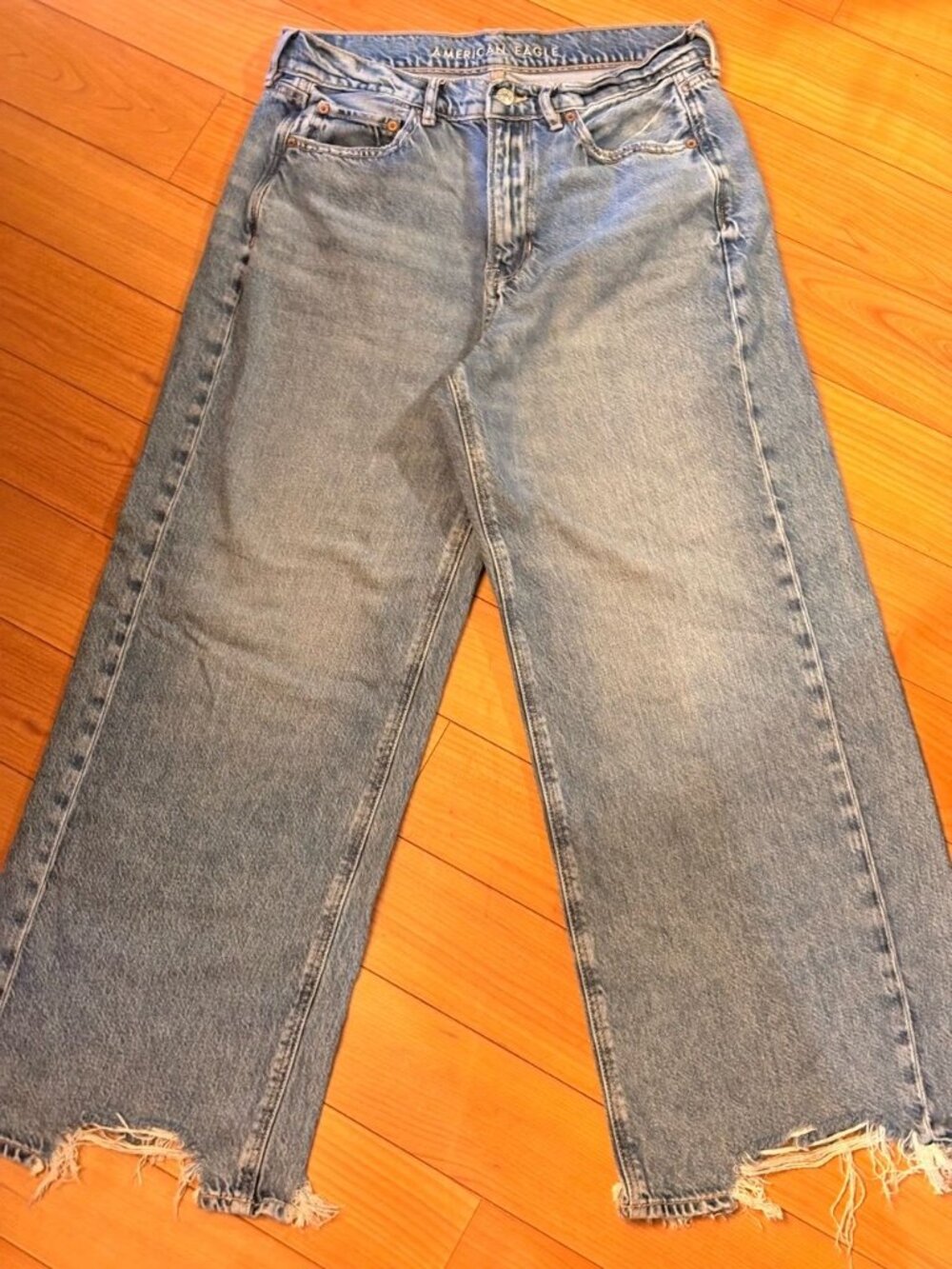 American Eagle Super High Rise Baggy Wide Leg Raw Hem Jeans 10 Short